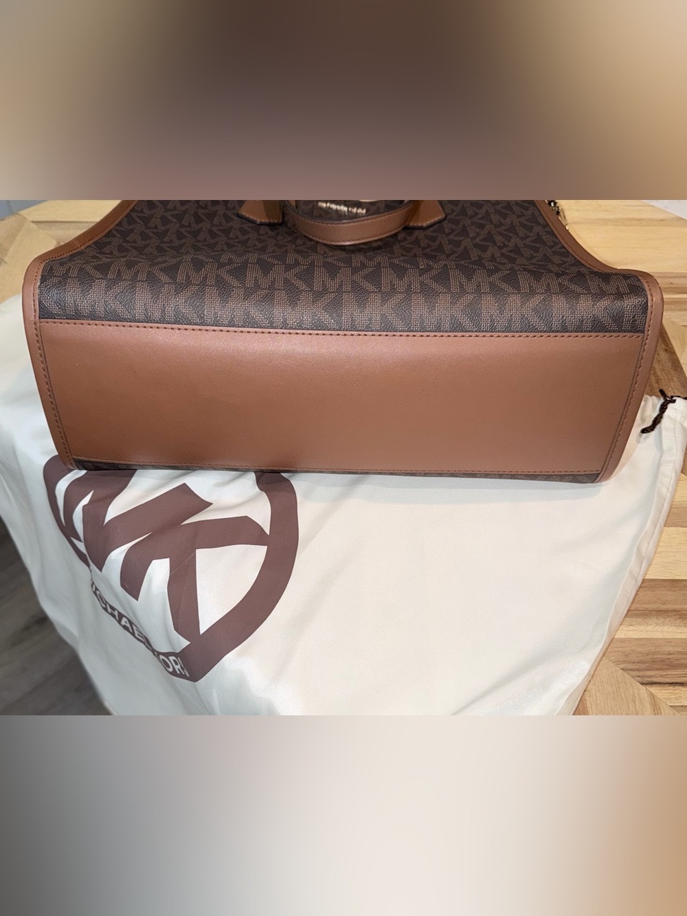 Michael Kors Brown MK Signature Messenger Tote with Tan Trim - Picture 4 of 13